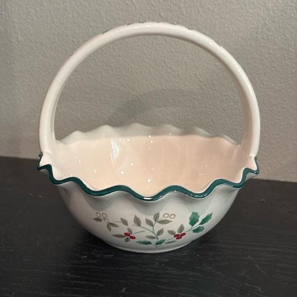 Vintage Pfaltzgraff Winterberry Basket Winterberry 4 inches tall - Picture 1 of 7